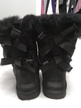 UGG Black Classic Bailey Bow II Sheepskin Boots Size 8